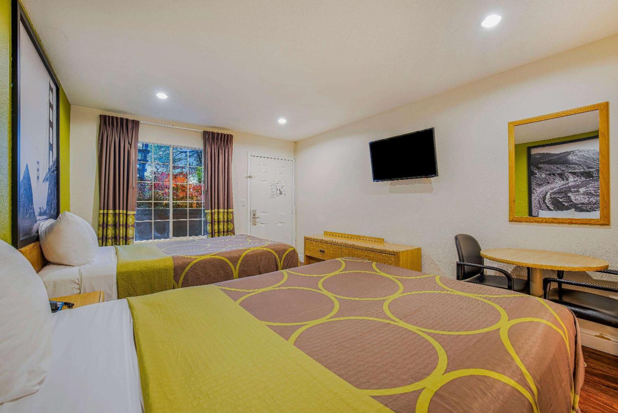 Super 8 By Wyndham Auburn Hotel Exterior foto